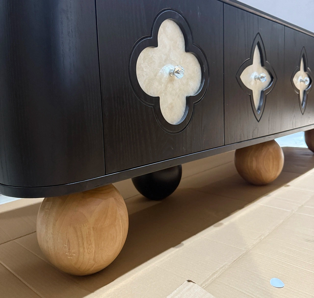 D02 TV Console – detail view 2