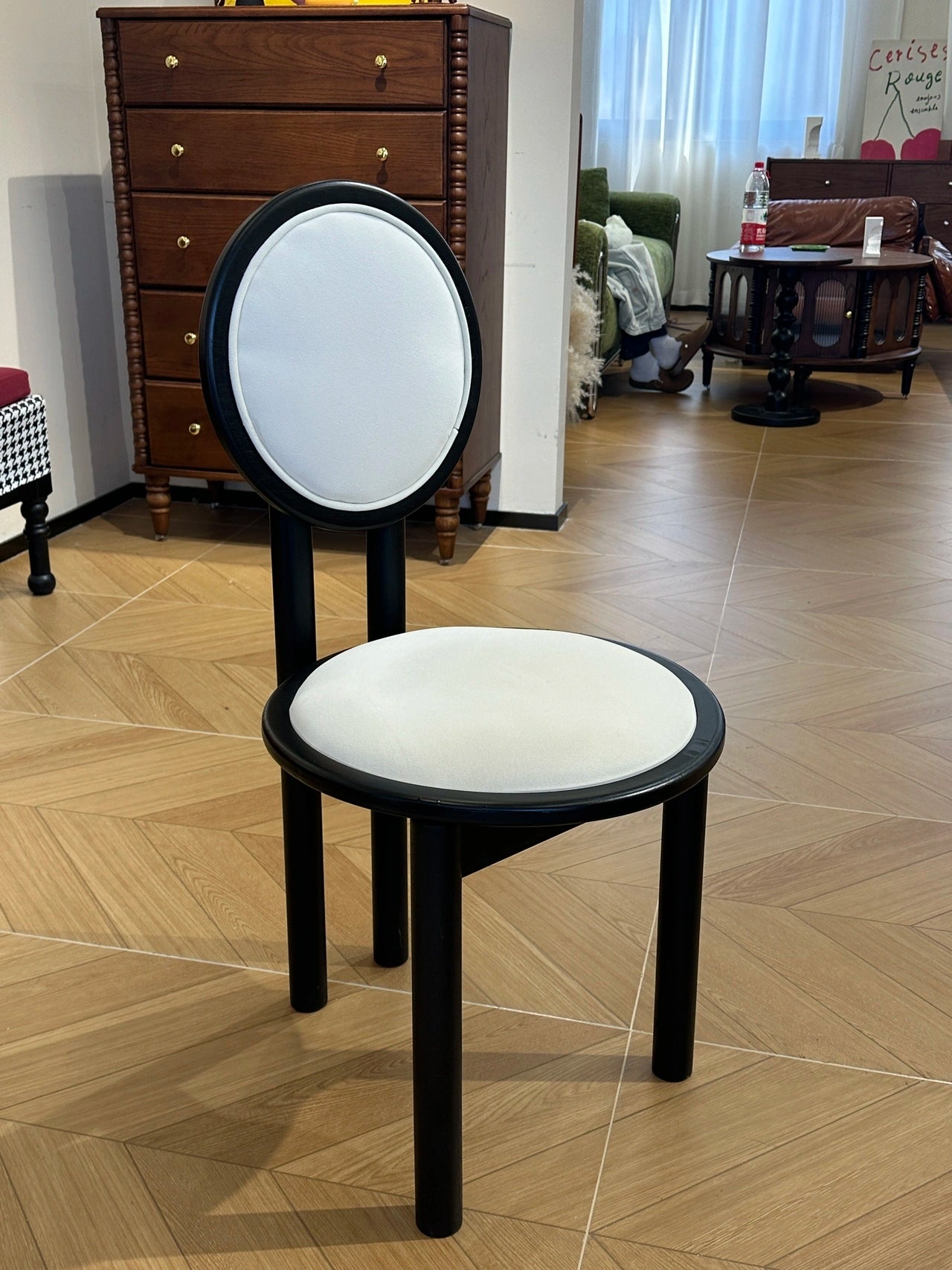 YZ006 Dining Table – detail view 4