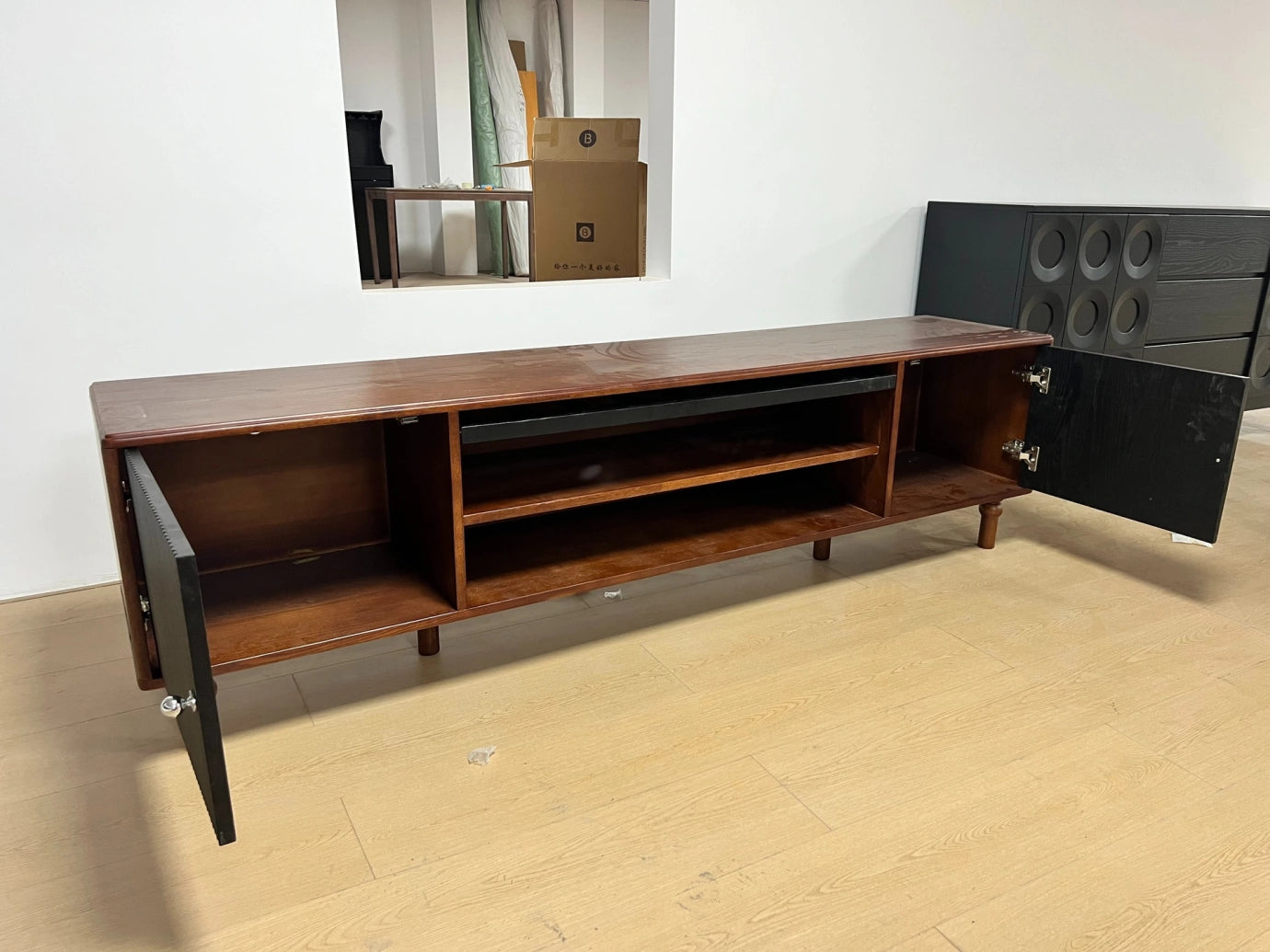 D16 TV Console – detail view 6