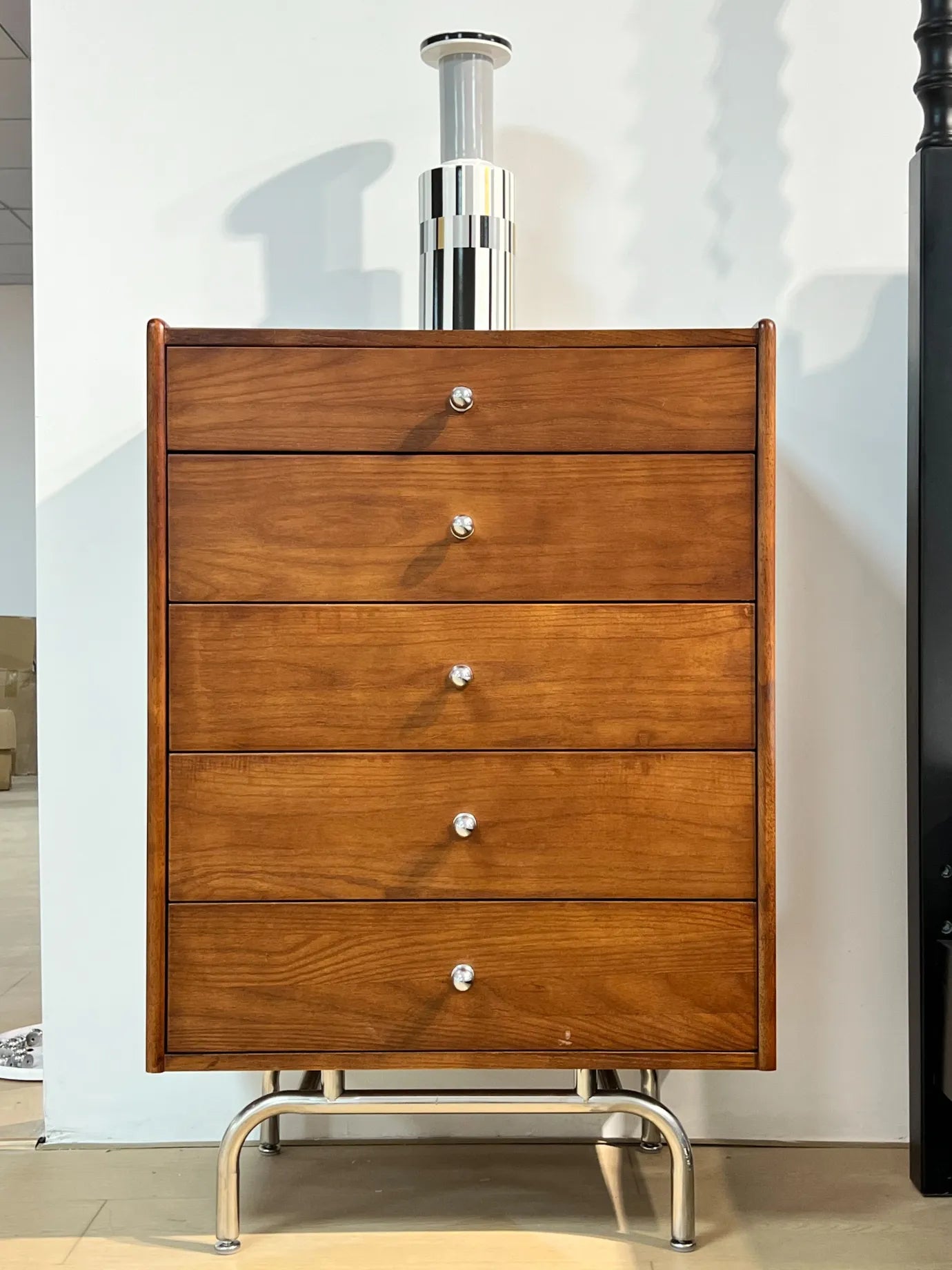 D010 TV Console – detail view 2