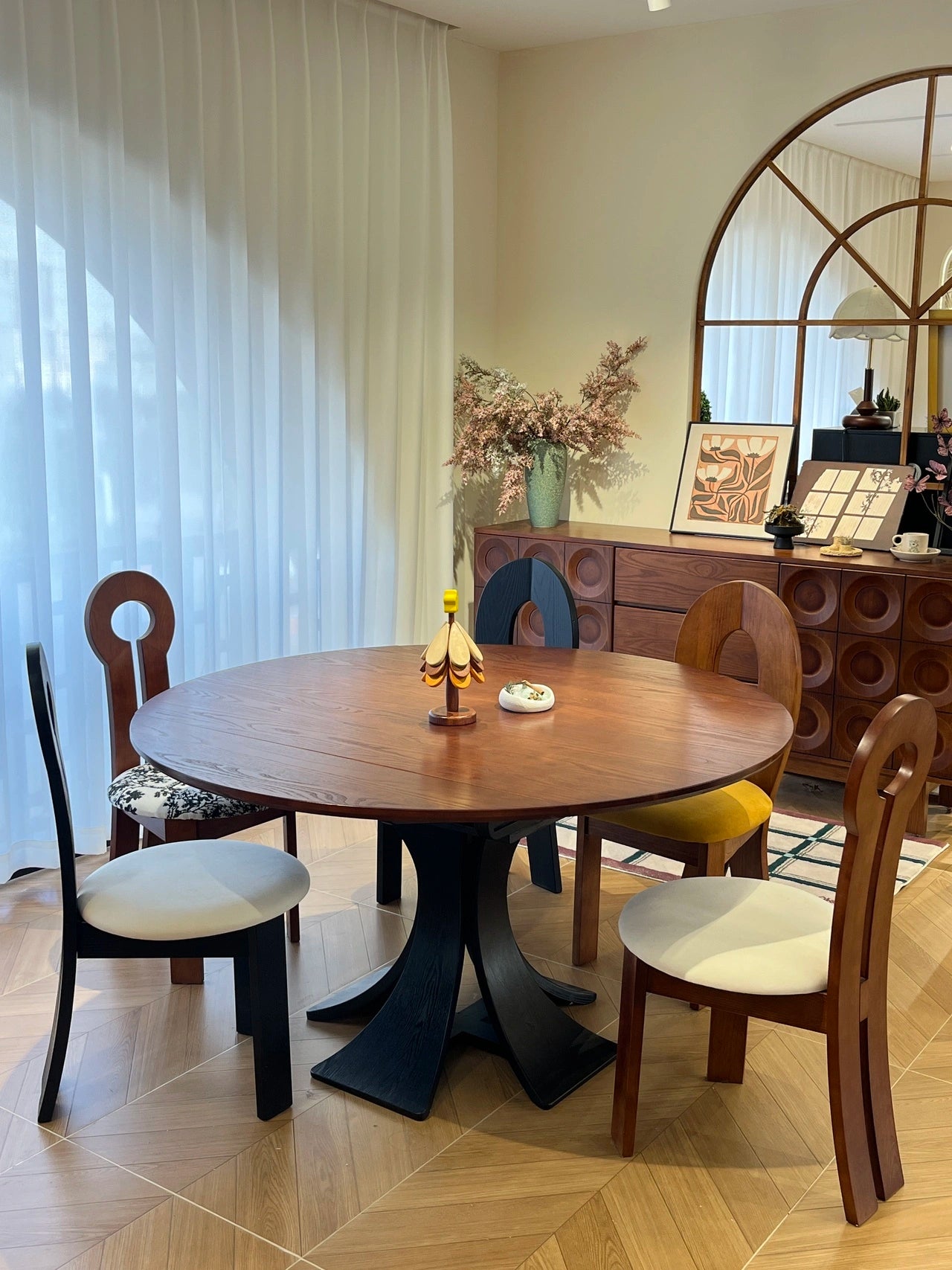 CZ010 Dining Table – detail view 5