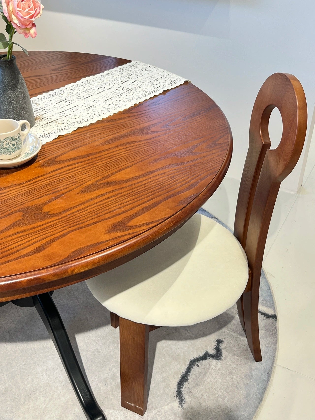 CZ012 Dining Table – detail view 3