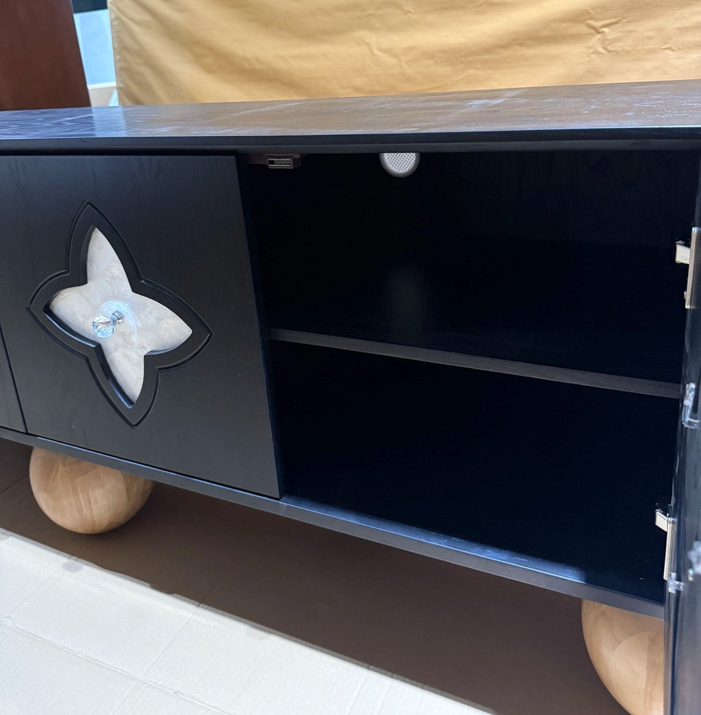 D02 TV Console – detail view 3