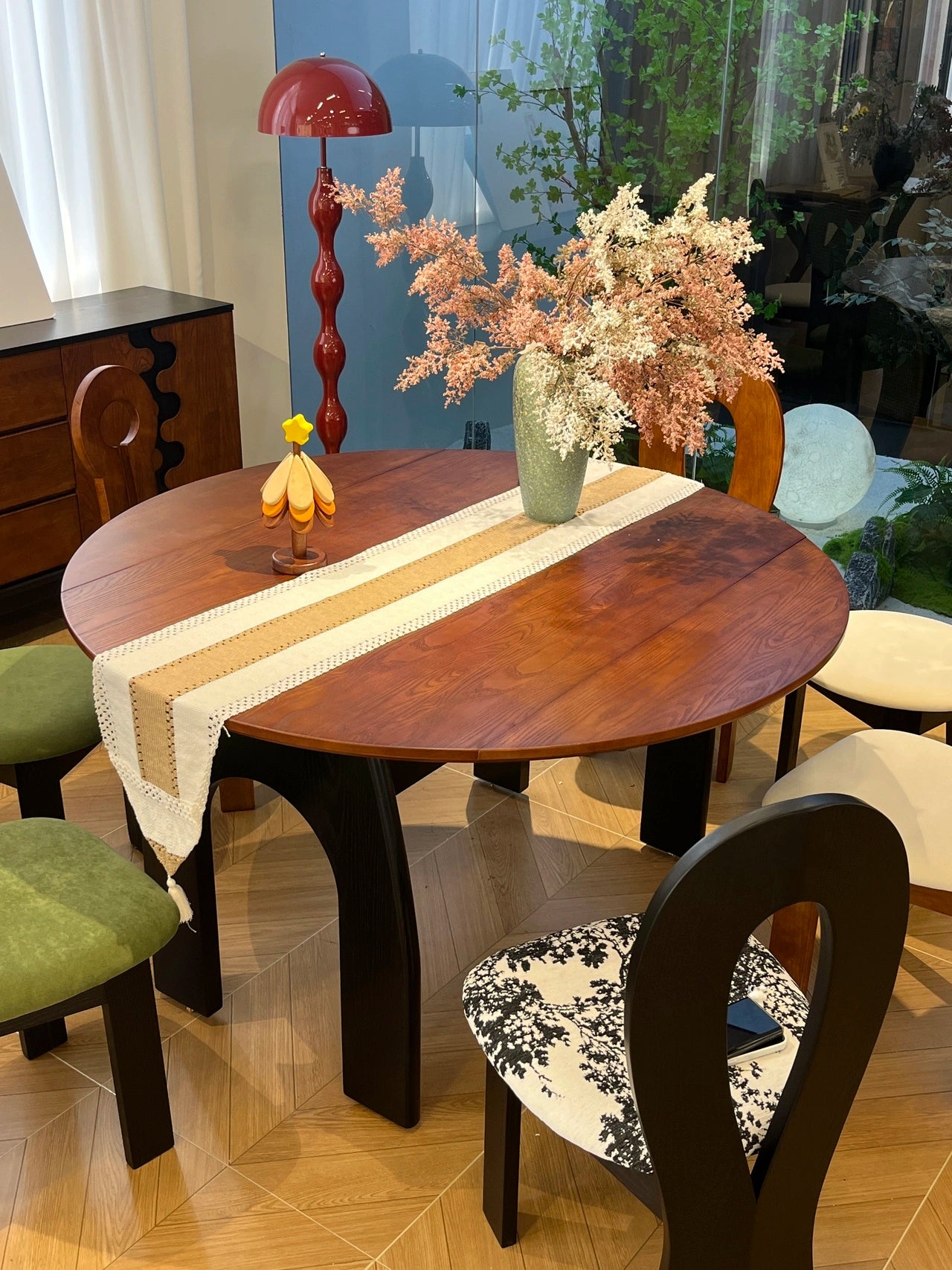 CZ009 Dining Table – detail view 3