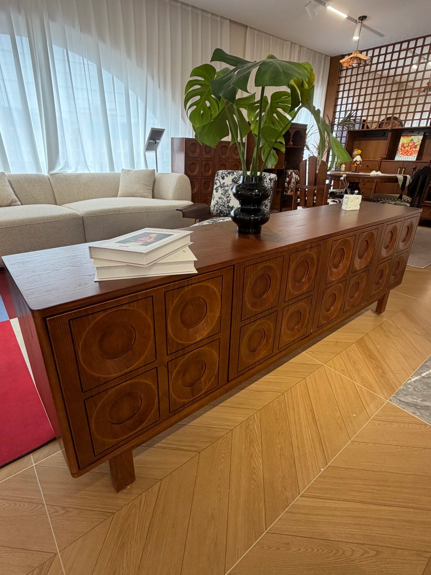 D22 TV Console – detail view 3