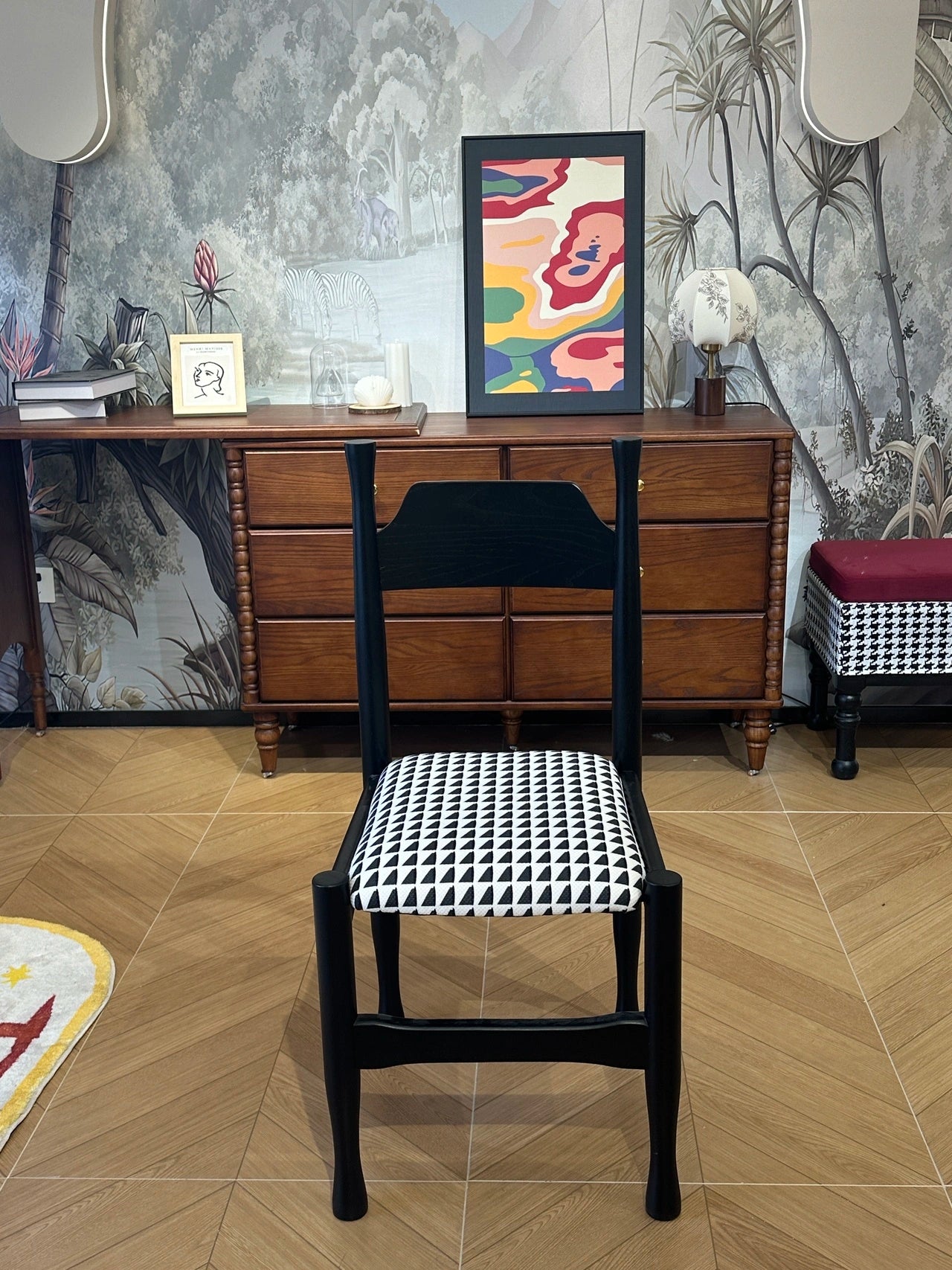 YZ016 Dining Table – detail view 2