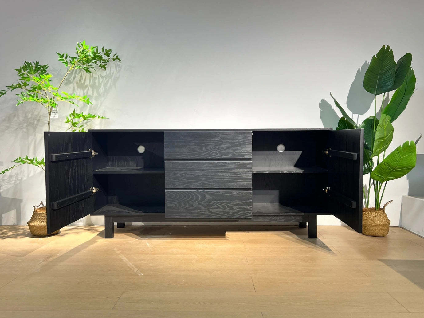 BG005 TV Console – detail view 5