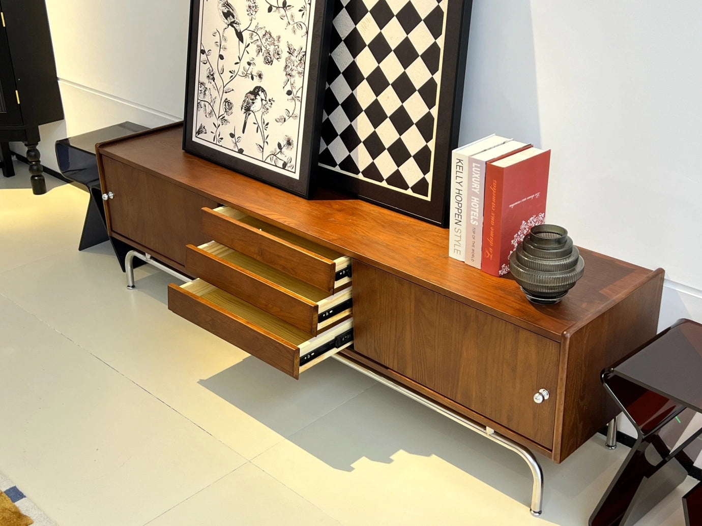 D18 TV Console – detail view 4