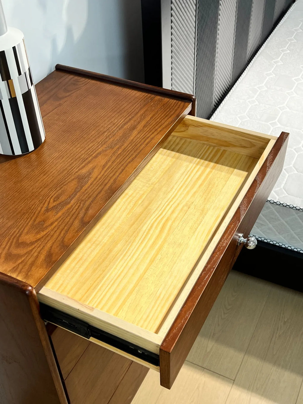 D010 TV Console – detail view 7