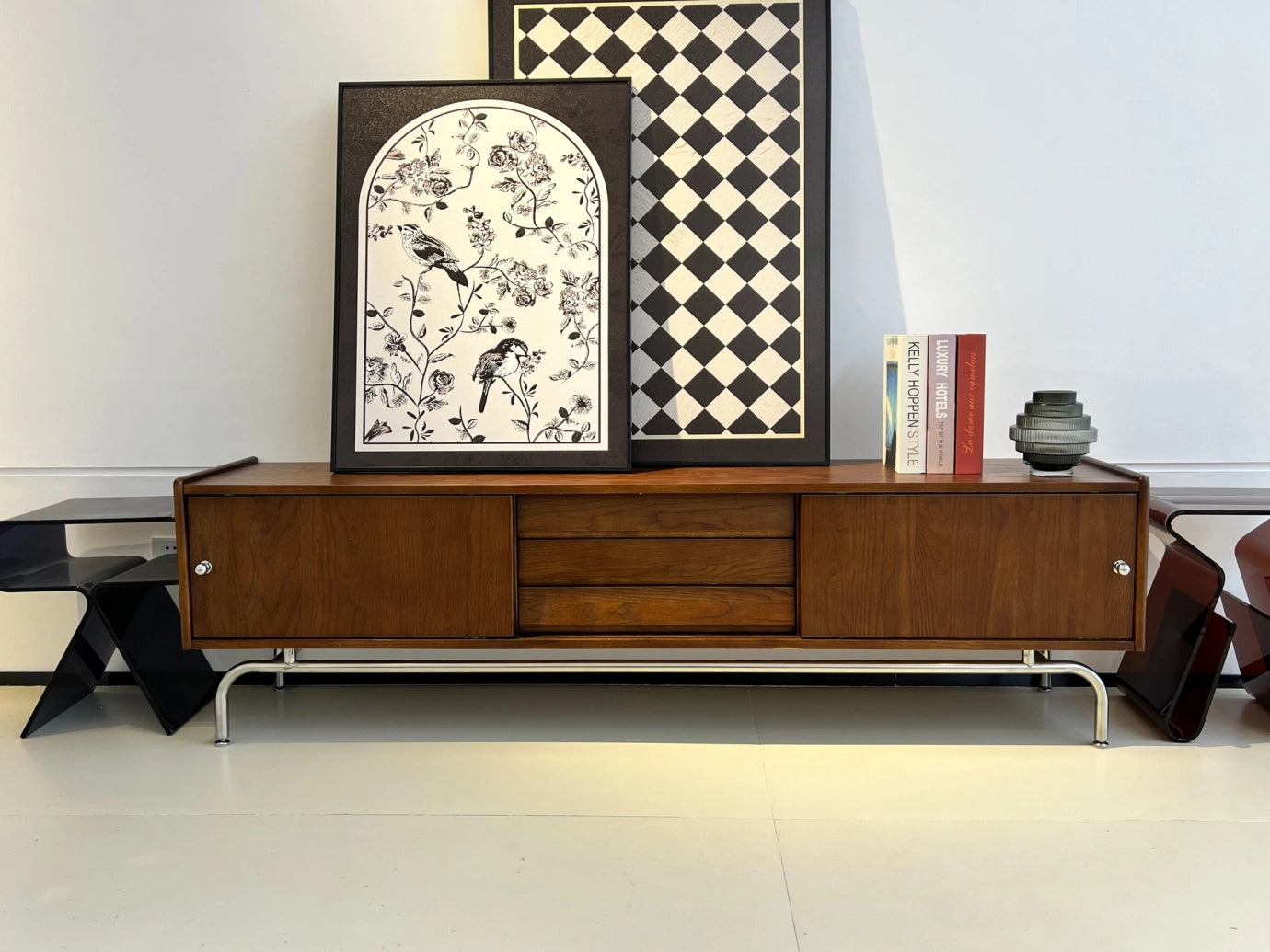 D18 TV Console – detail view 2