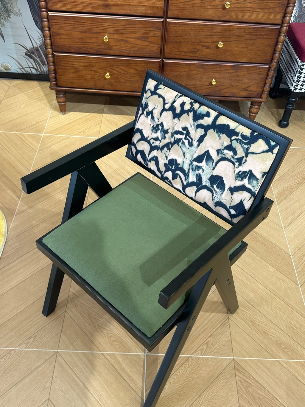 YZ011 Dining Table – detail view 2