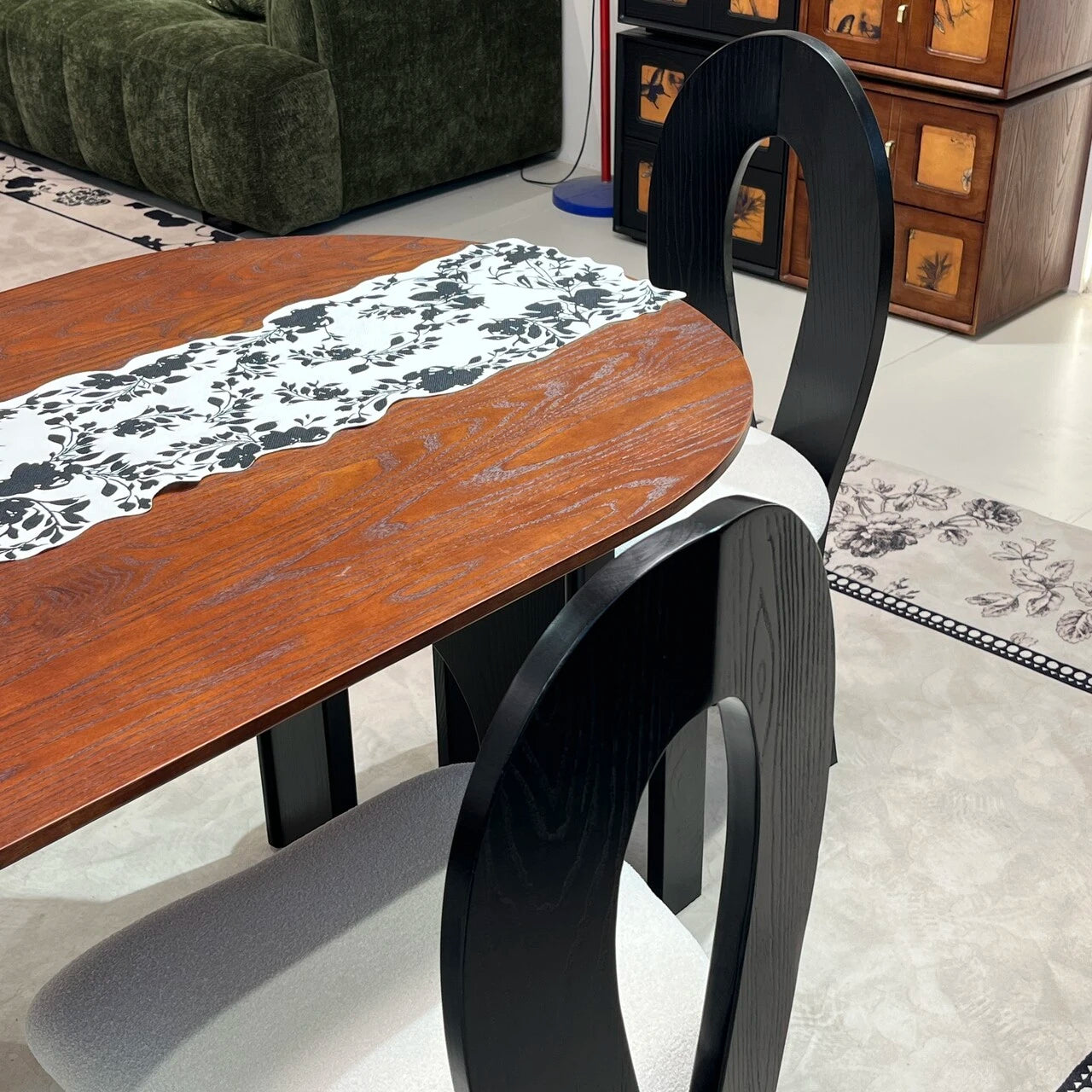 CZ003 Dining Table – detail view 2