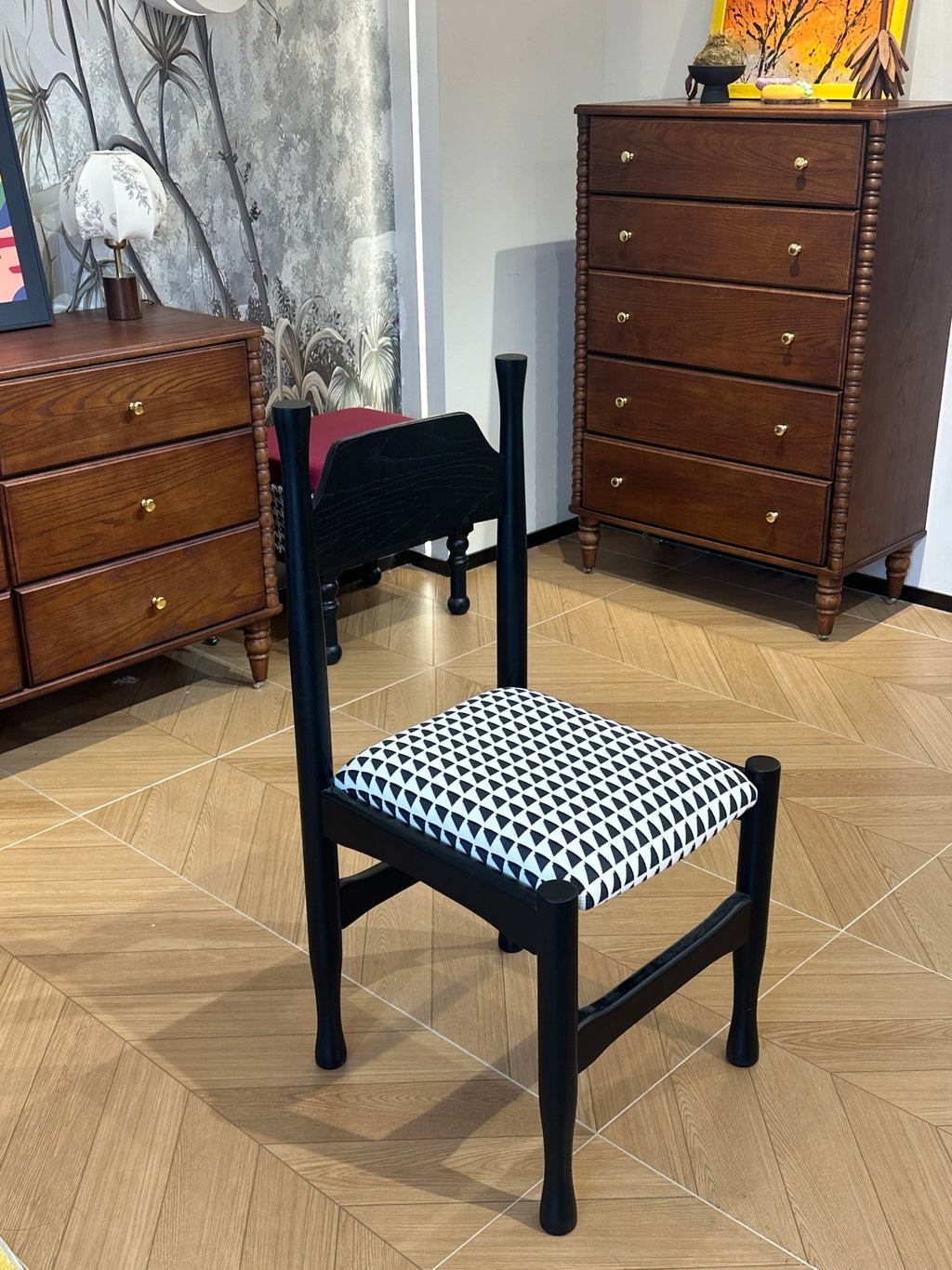 YZ016 Dining Table – detail view 3