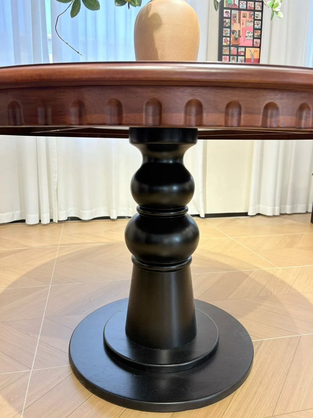 CZ011 Dining Table – detail view 3