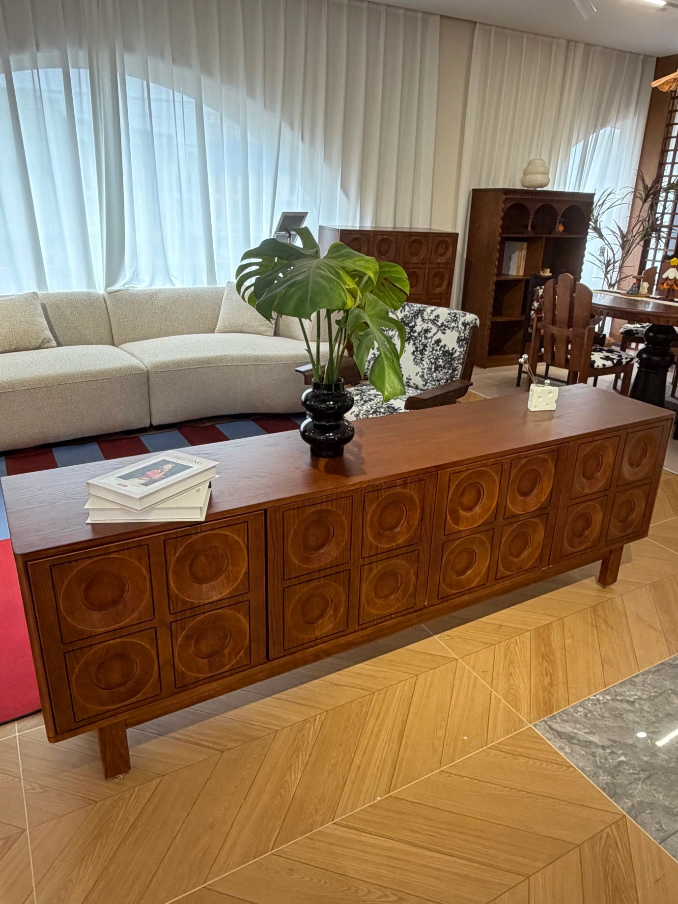 D22 TV Console – detail view 5