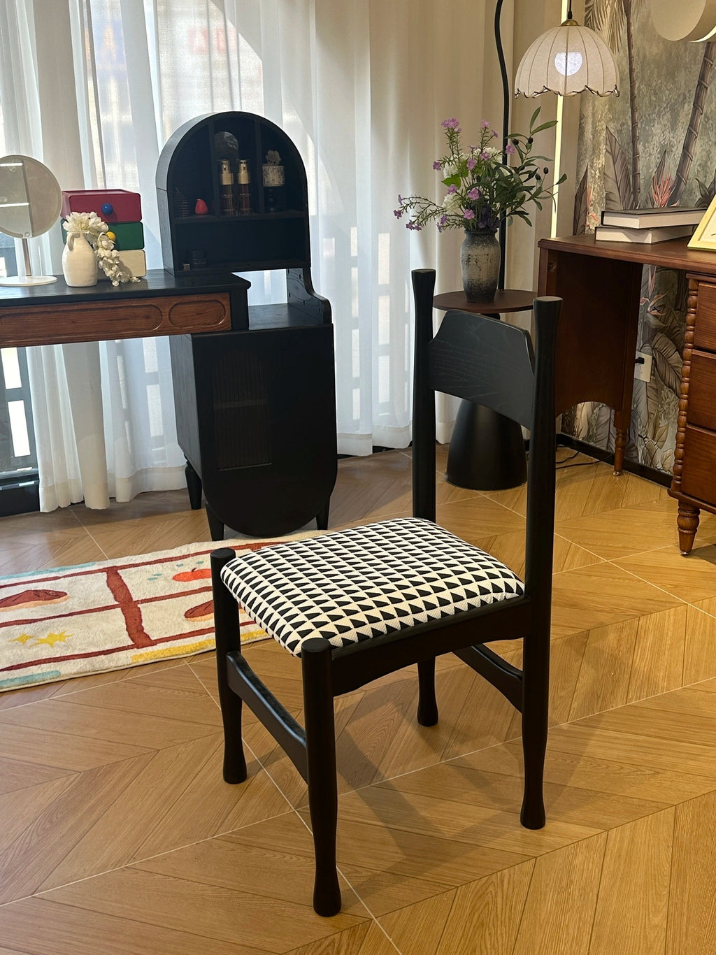 YZ016 Dining Table – detail view 4