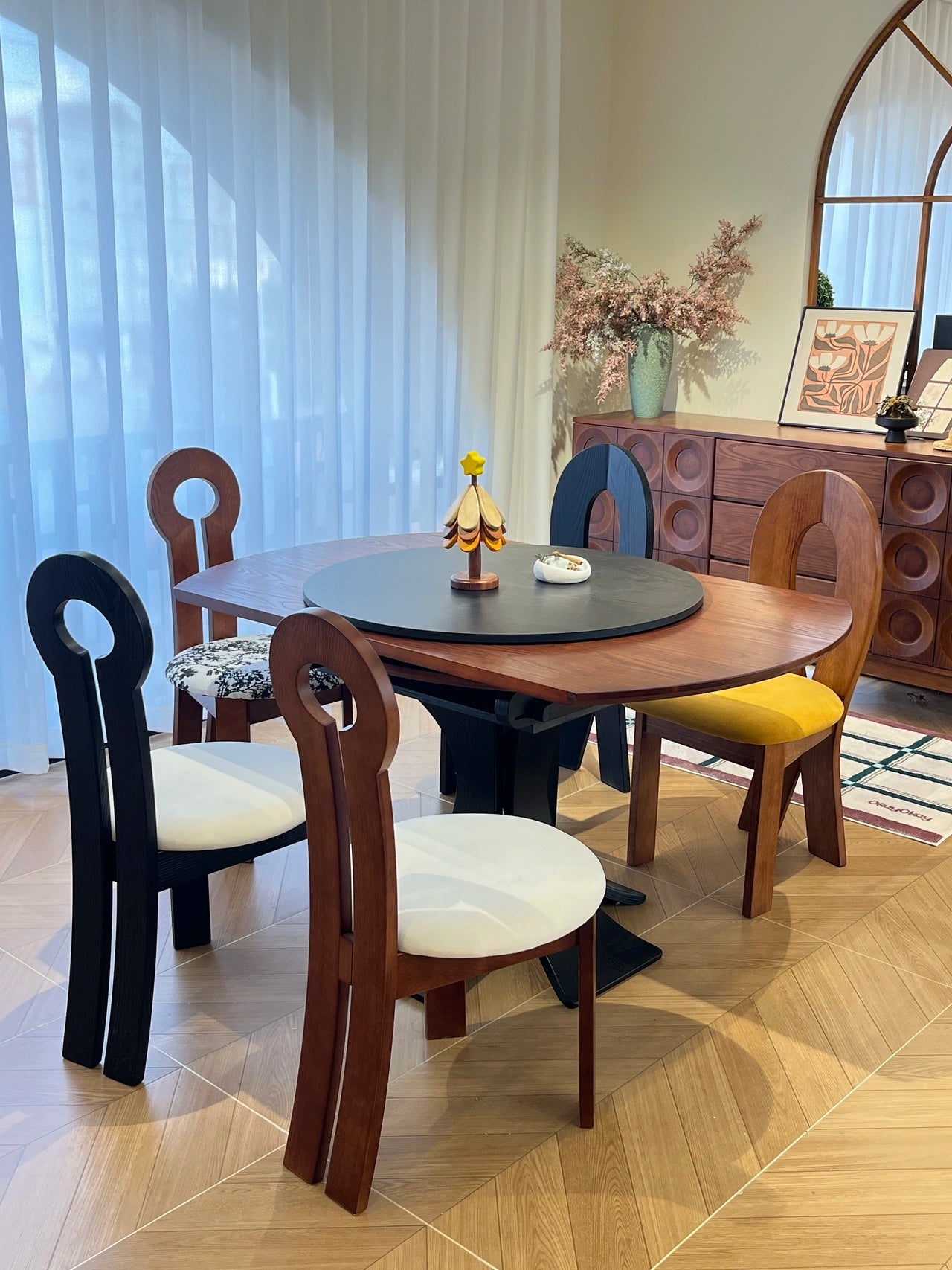 CZ010 Dining Table – detail view 4