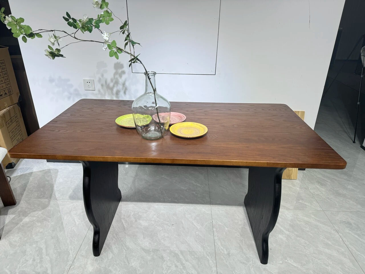 CZ004 Dining Table – detail view 2