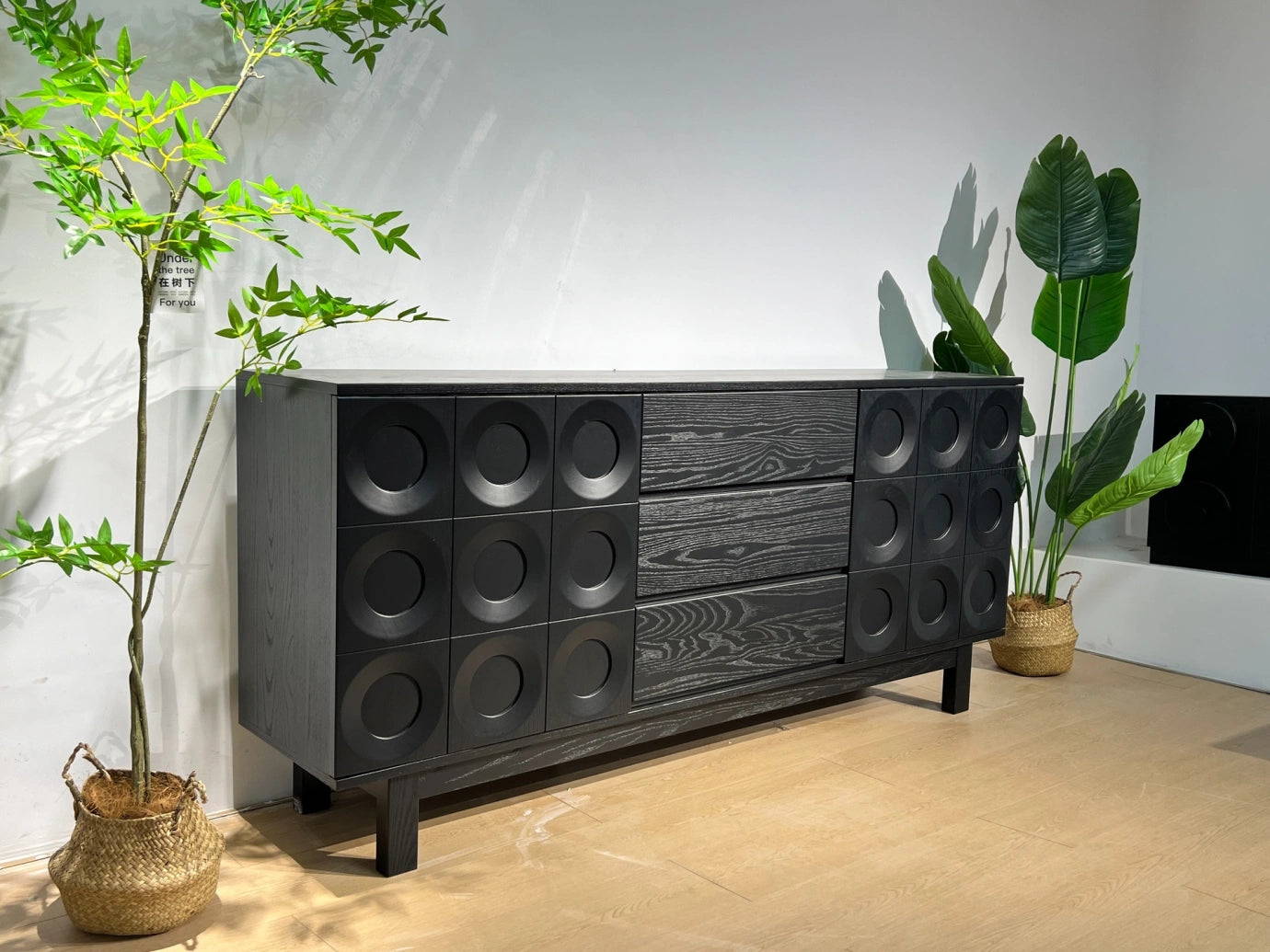 BG005 TV Console – detail view 3