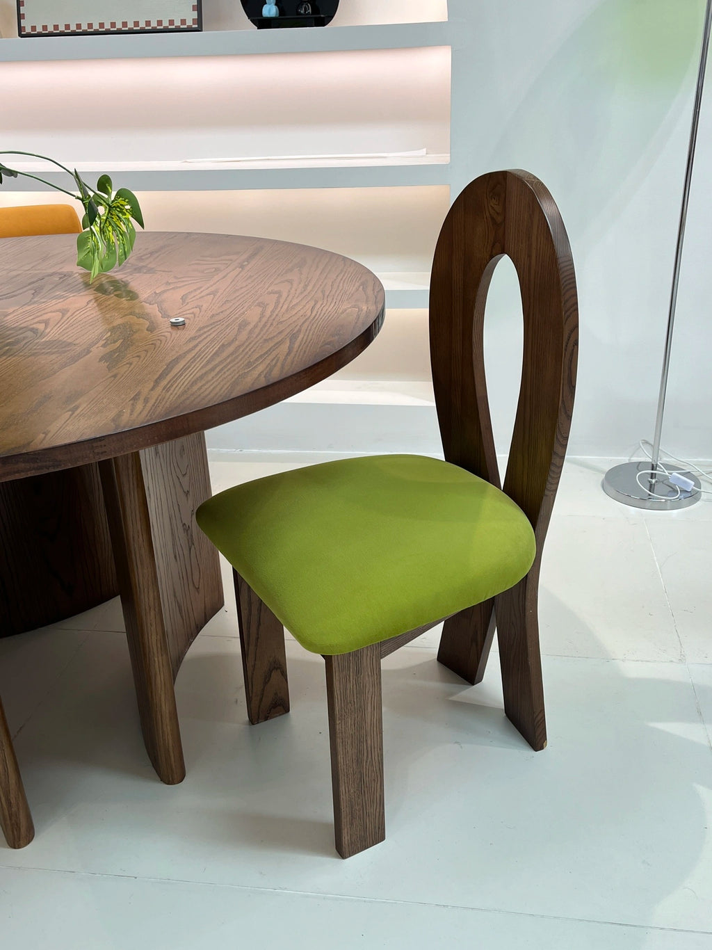 YZ001 Dining Table – detail view 2