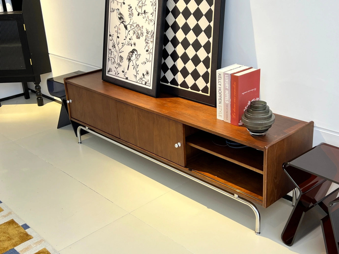 D18 TV Console – detail view 5