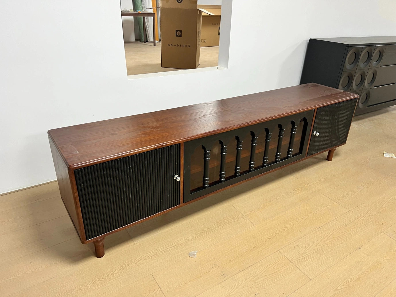 D16 TV Console – detail view 5